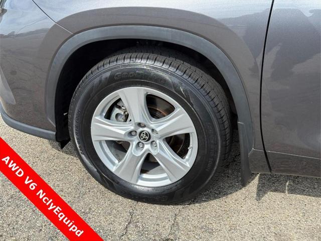 used 2022 Toyota Highlander car, priced at $32,296