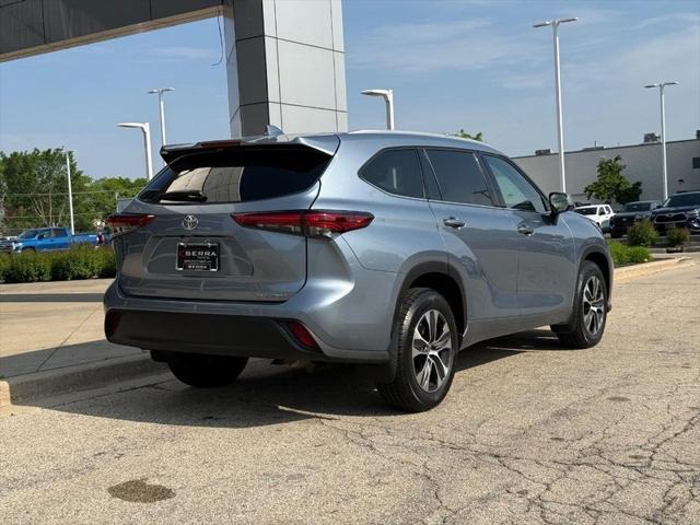 used 2022 Toyota Highlander car, priced at $38,600