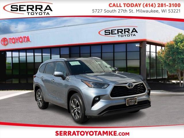 used 2022 Toyota Highlander car, priced at $38,600