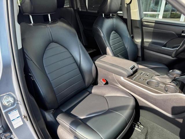 used 2022 Toyota Highlander car, priced at $38,600