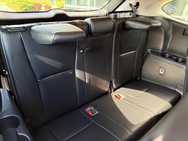 used 2022 Toyota Highlander car, priced at $38,600