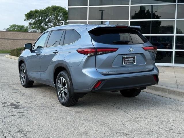 used 2022 Toyota Highlander car, priced at $38,600