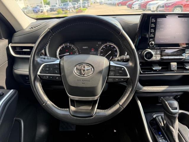 used 2022 Toyota Highlander car, priced at $38,600