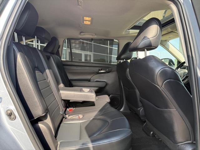 used 2022 Toyota Highlander car, priced at $38,600