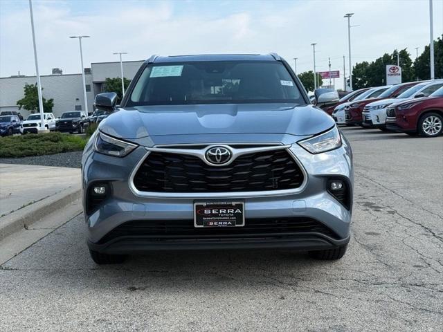 used 2022 Toyota Highlander car, priced at $38,600