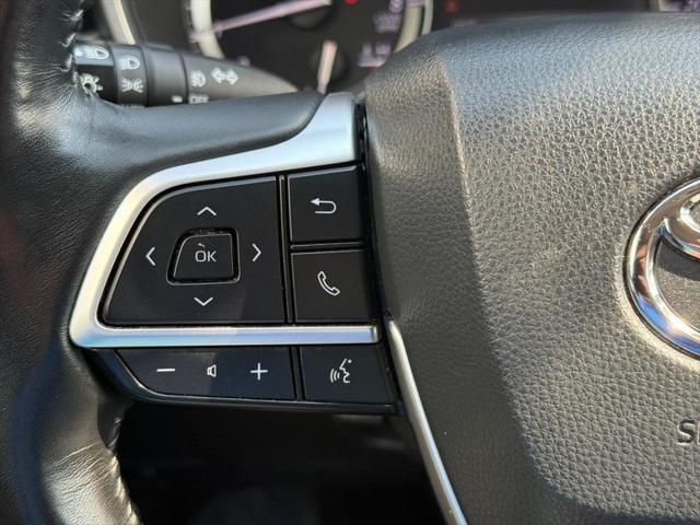 used 2022 Toyota Highlander car, priced at $38,600