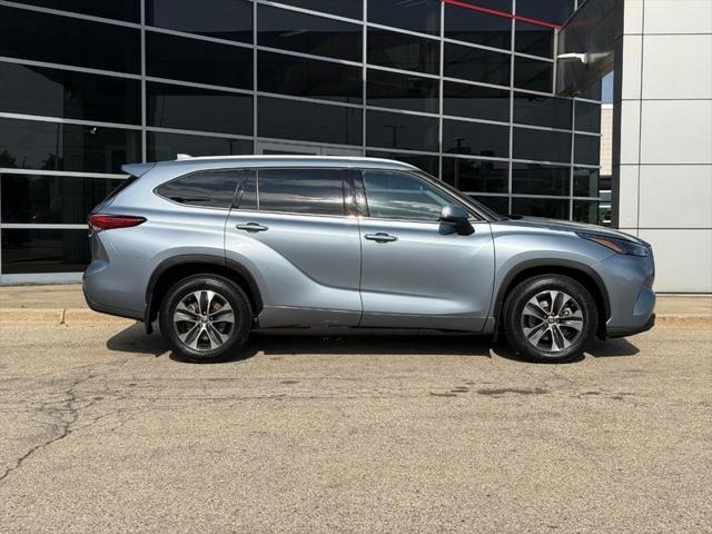 used 2022 Toyota Highlander car, priced at $38,600