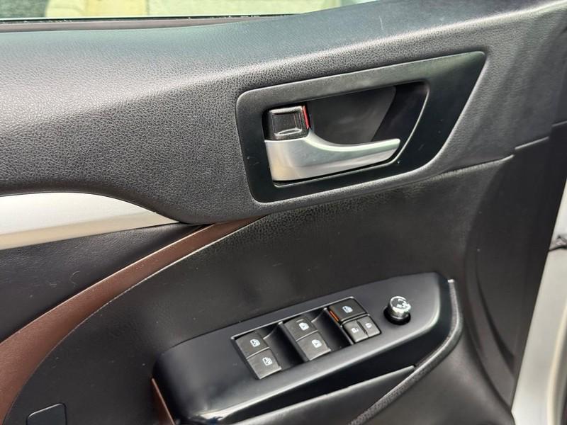 used 2019 Toyota Highlander car, priced at $28,558