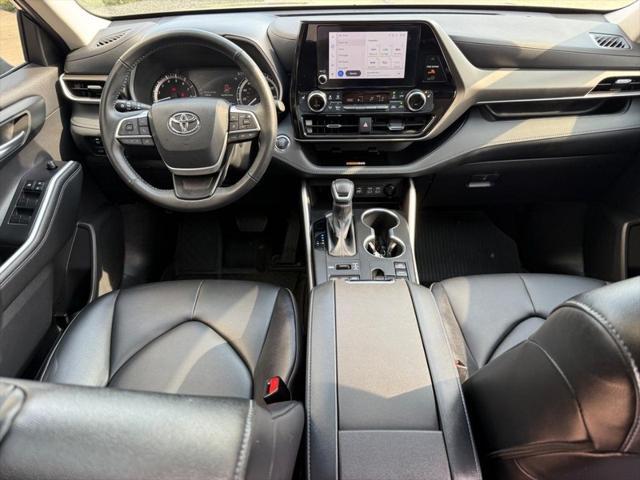 used 2023 Toyota Highlander car, priced at $41,897
