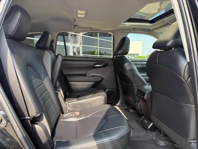 used 2023 Toyota Highlander car, priced at $41,897