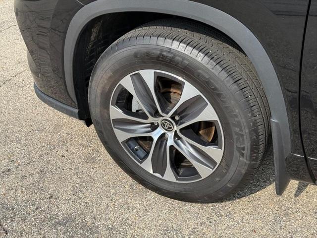 used 2023 Toyota Highlander car, priced at $41,897