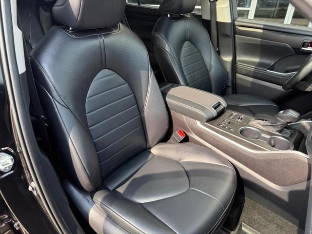 used 2023 Toyota Highlander car, priced at $41,897