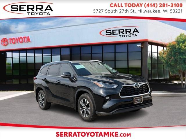 used 2023 Toyota Highlander car, priced at $41,897