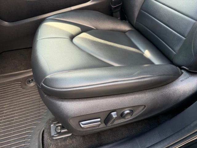 used 2023 Toyota Highlander car, priced at $41,897