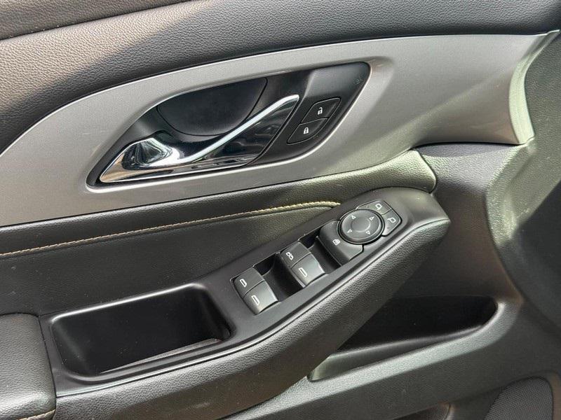 used 2019 Chevrolet Traverse car, priced at $22,559