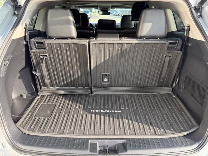 used 2022 Toyota Highlander Hybrid car, priced at $40,098