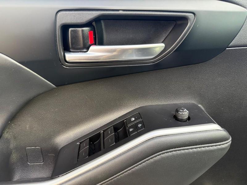 used 2022 Toyota Highlander Hybrid car, priced at $40,098