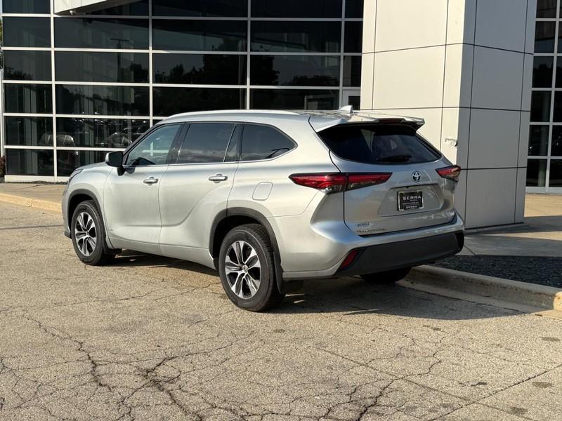 used 2022 Toyota Highlander Hybrid car, priced at $40,098