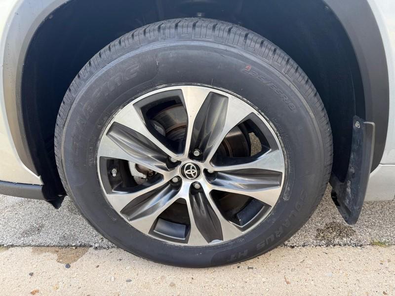 used 2022 Toyota Highlander Hybrid car, priced at $40,098