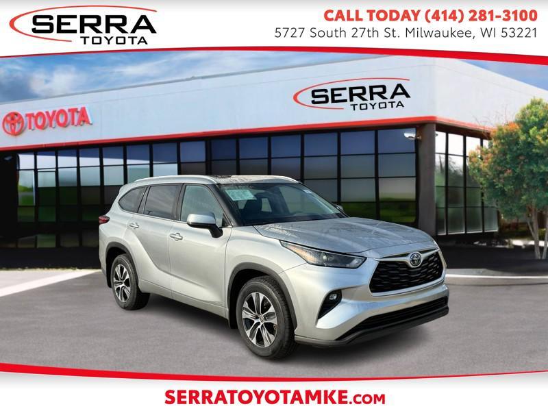 used 2022 Toyota Highlander Hybrid car, priced at $40,098
