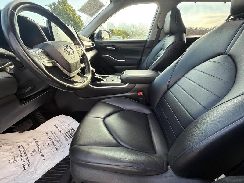 used 2022 Toyota Highlander Hybrid car, priced at $40,098