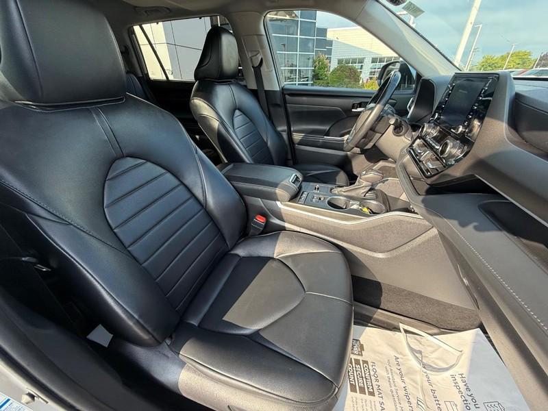 used 2022 Toyota Highlander Hybrid car, priced at $40,098