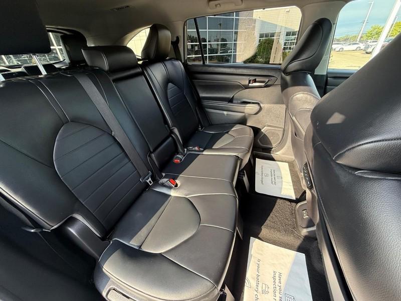used 2022 Toyota Highlander Hybrid car, priced at $40,098