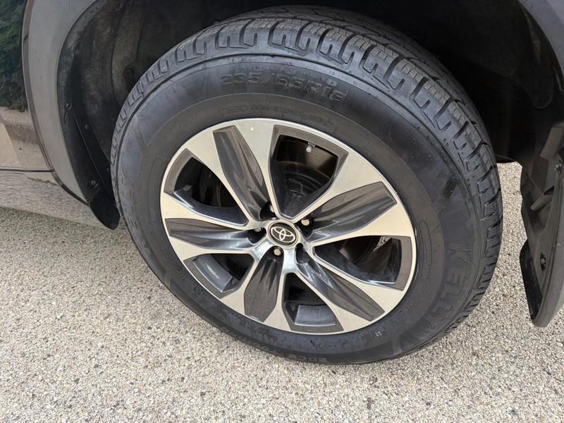 used 2024 Toyota Highlander car, priced at $39,583