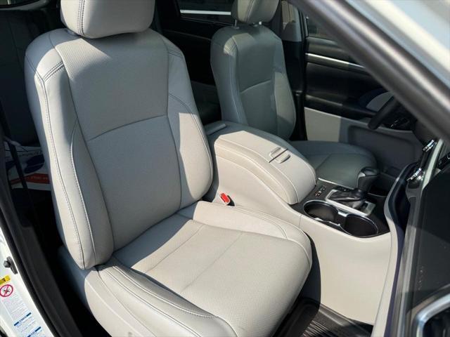 used 2019 Toyota Highlander car, priced at $33,910