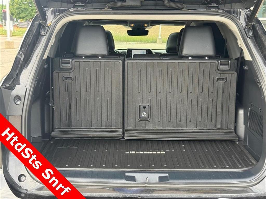 used 2022 Toyota Highlander car, priced at $34,200
