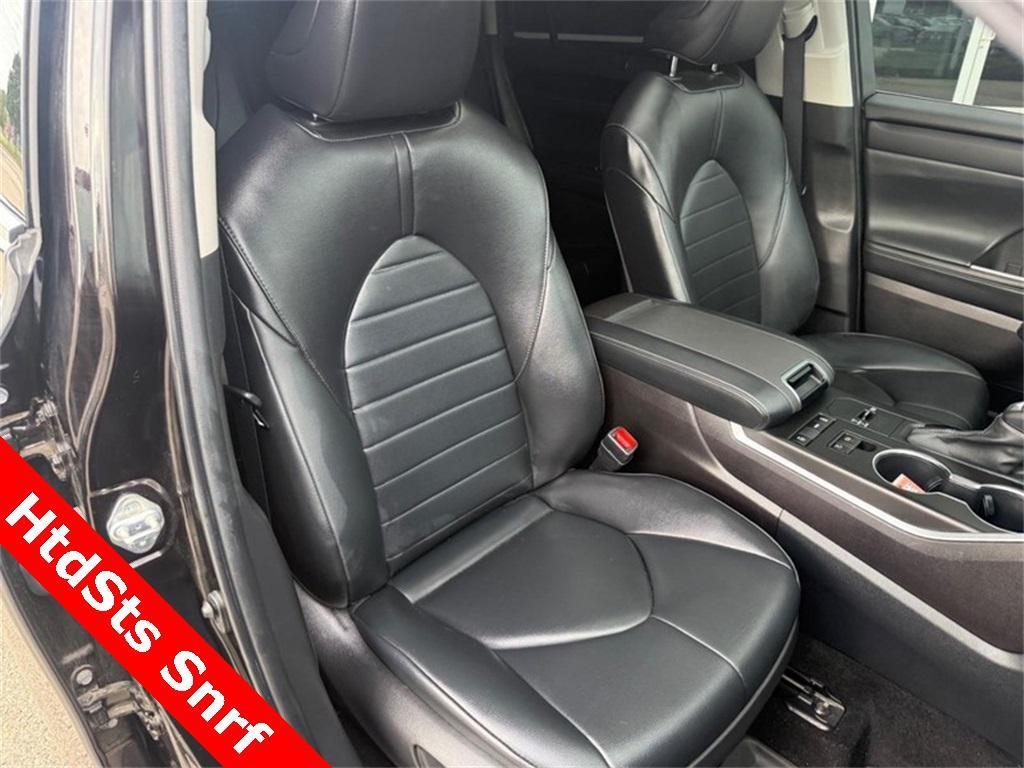 used 2022 Toyota Highlander car, priced at $34,200