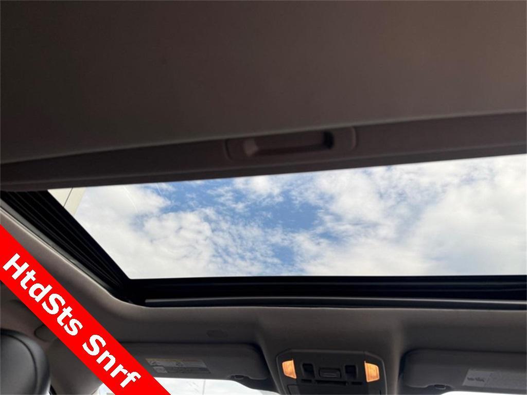 used 2022 Toyota Highlander car, priced at $34,200