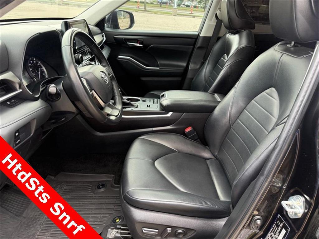 used 2022 Toyota Highlander car, priced at $34,200