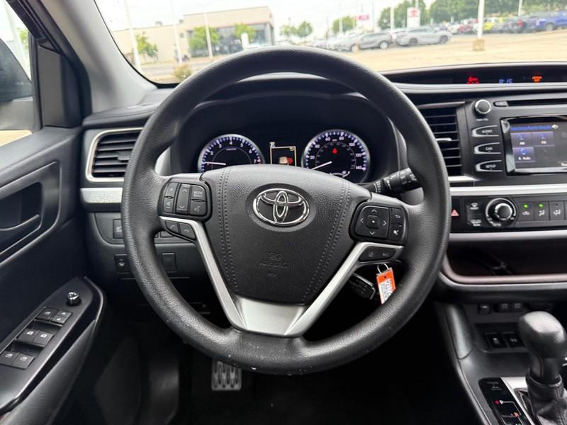 used 2019 Toyota Highlander car, priced at $28,647