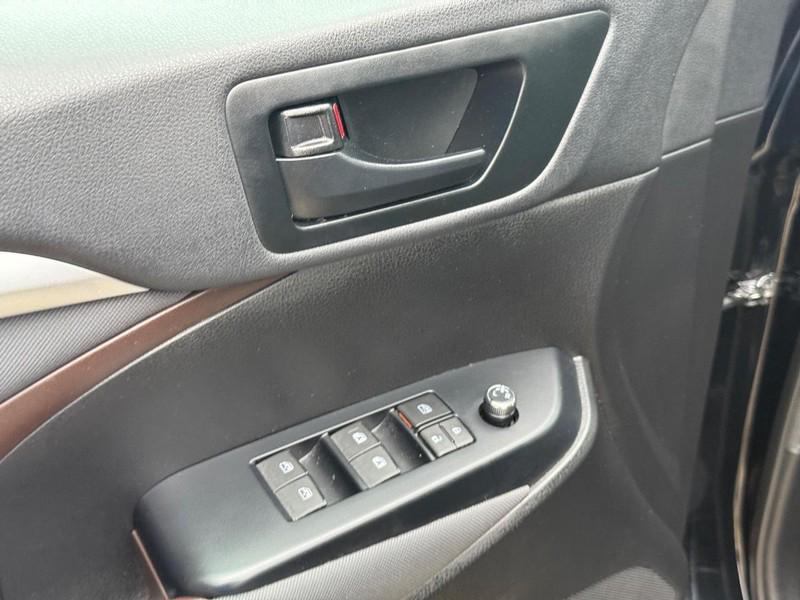 used 2019 Toyota Highlander car, priced at $28,647