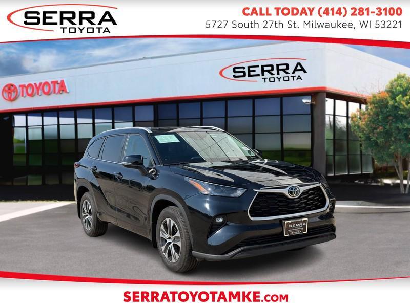 used 2023 Toyota Highlander car, priced at $38,400