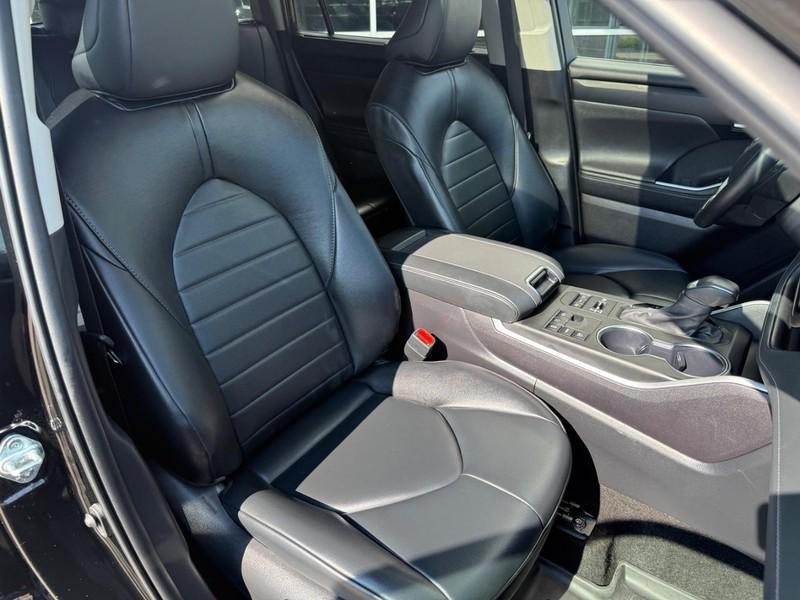 used 2023 Toyota Highlander car, priced at $38,400