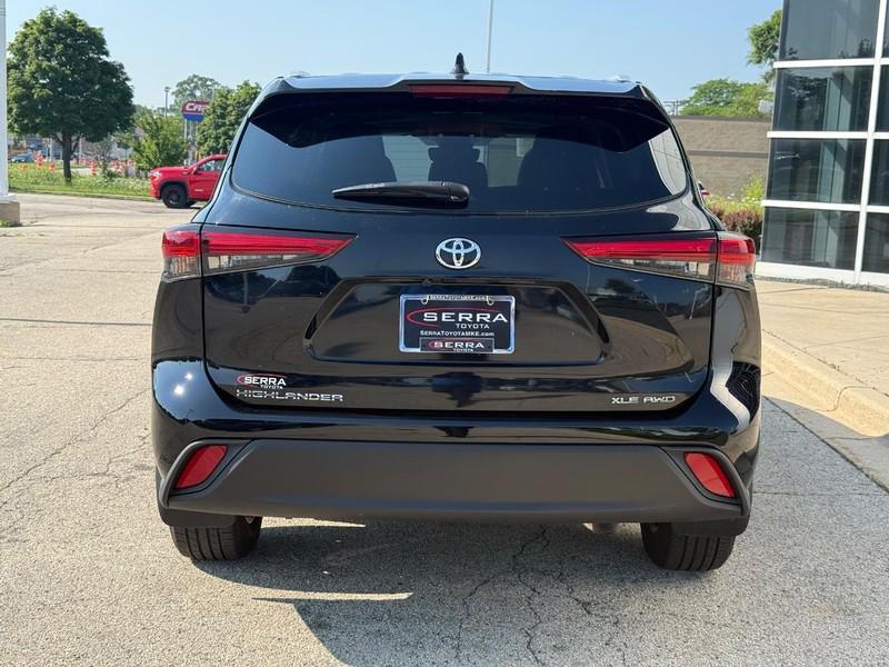 used 2023 Toyota Highlander car, priced at $38,400