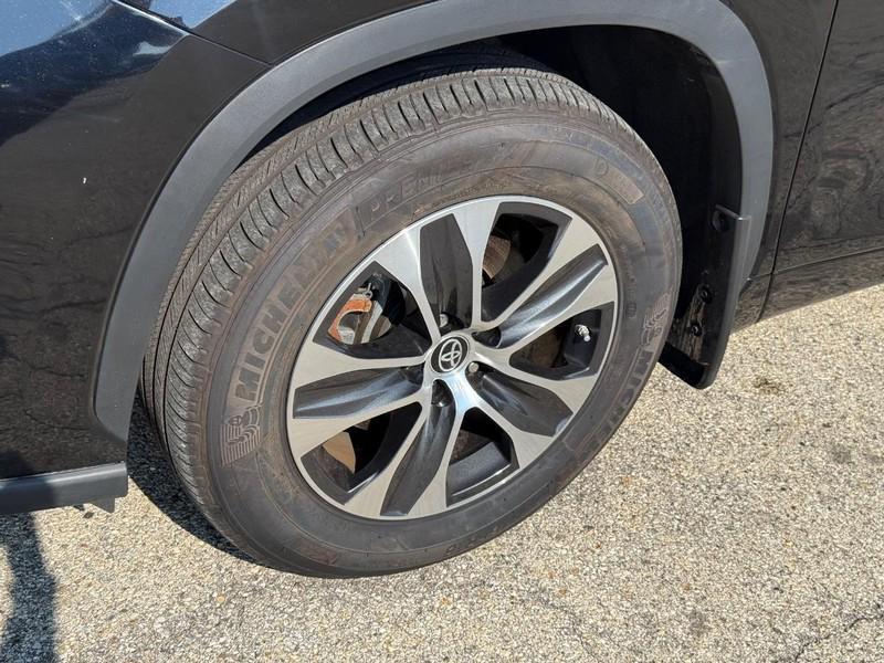 used 2023 Toyota Highlander car, priced at $38,400