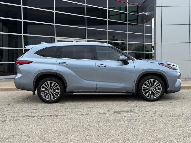 used 2022 Toyota Highlander car, priced at $40,500