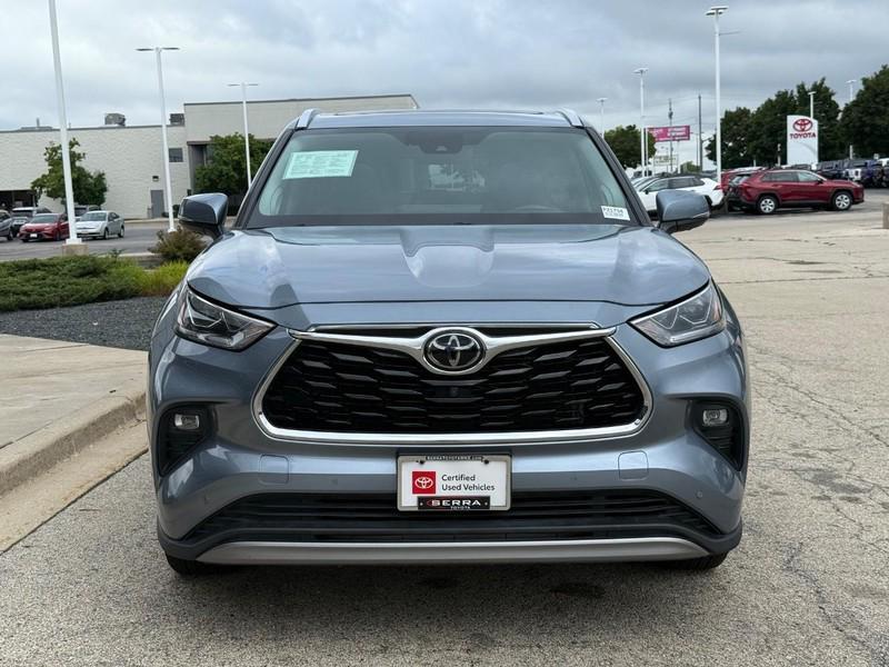 used 2022 Toyota Highlander car, priced at $40,500