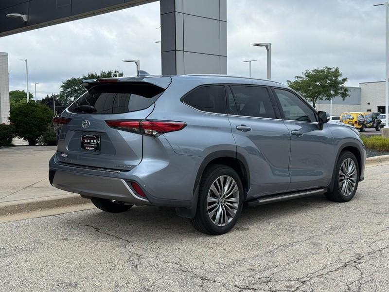 used 2022 Toyota Highlander car, priced at $40,500