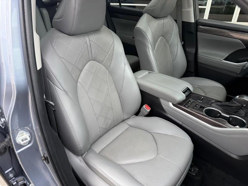 used 2022 Toyota Highlander car, priced at $40,500