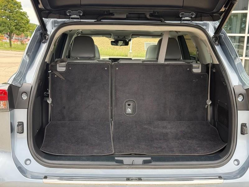 used 2022 Toyota Highlander car, priced at $40,500