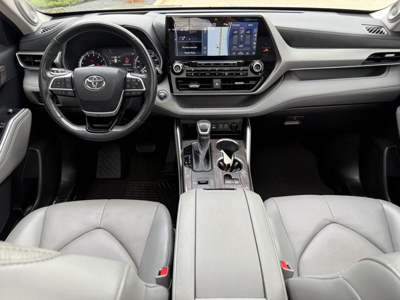 used 2022 Toyota Highlander car, priced at $40,500