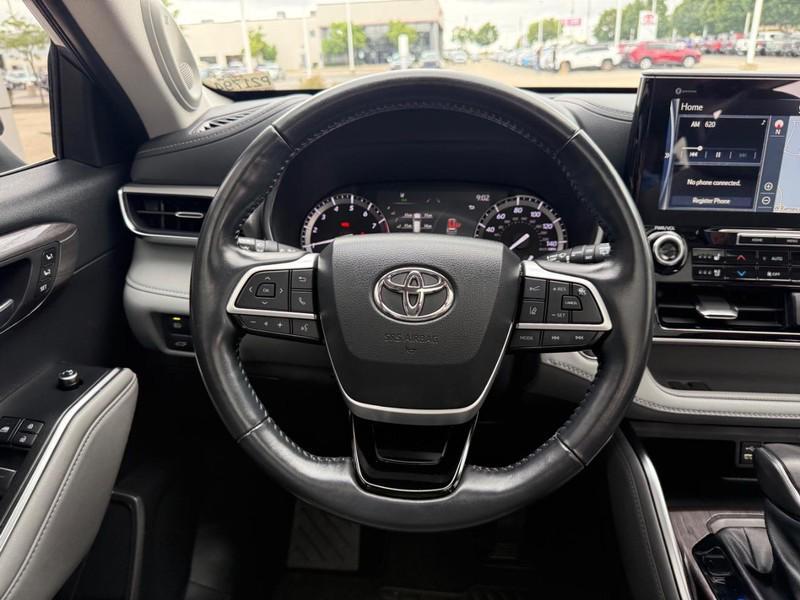 used 2022 Toyota Highlander car, priced at $40,500