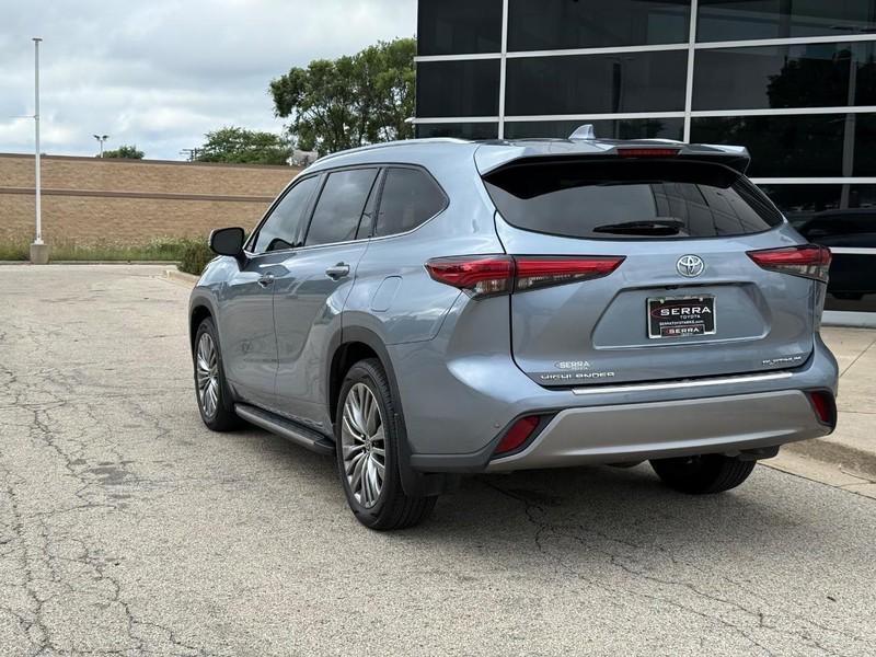 used 2022 Toyota Highlander car, priced at $40,500