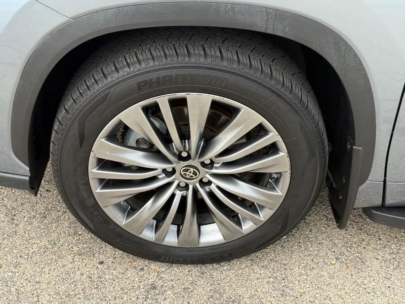 used 2022 Toyota Highlander car, priced at $40,500
