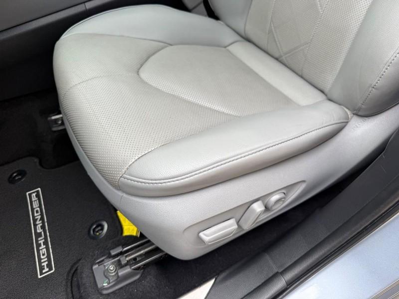 used 2022 Toyota Highlander car, priced at $40,500