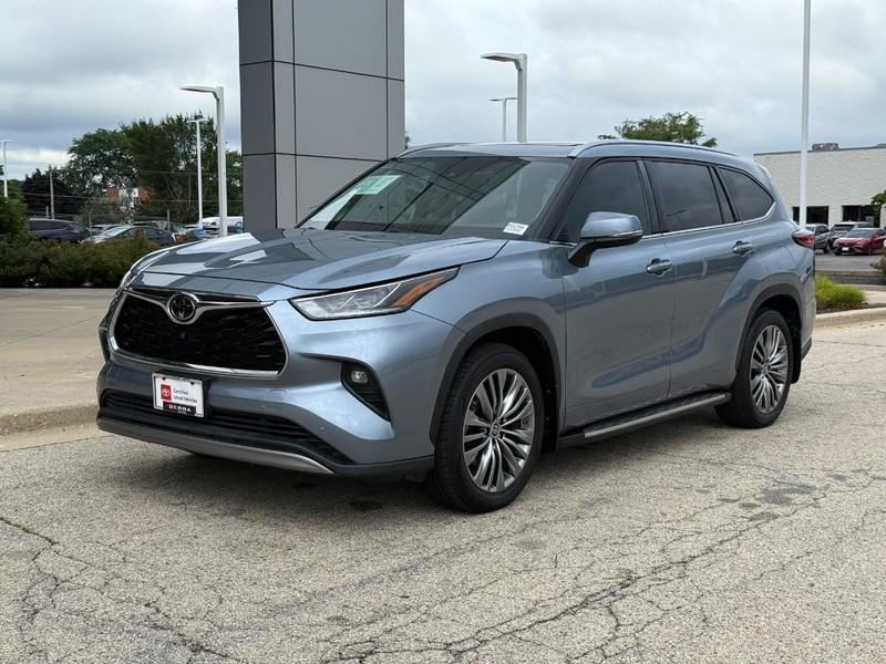 used 2022 Toyota Highlander car, priced at $40,500